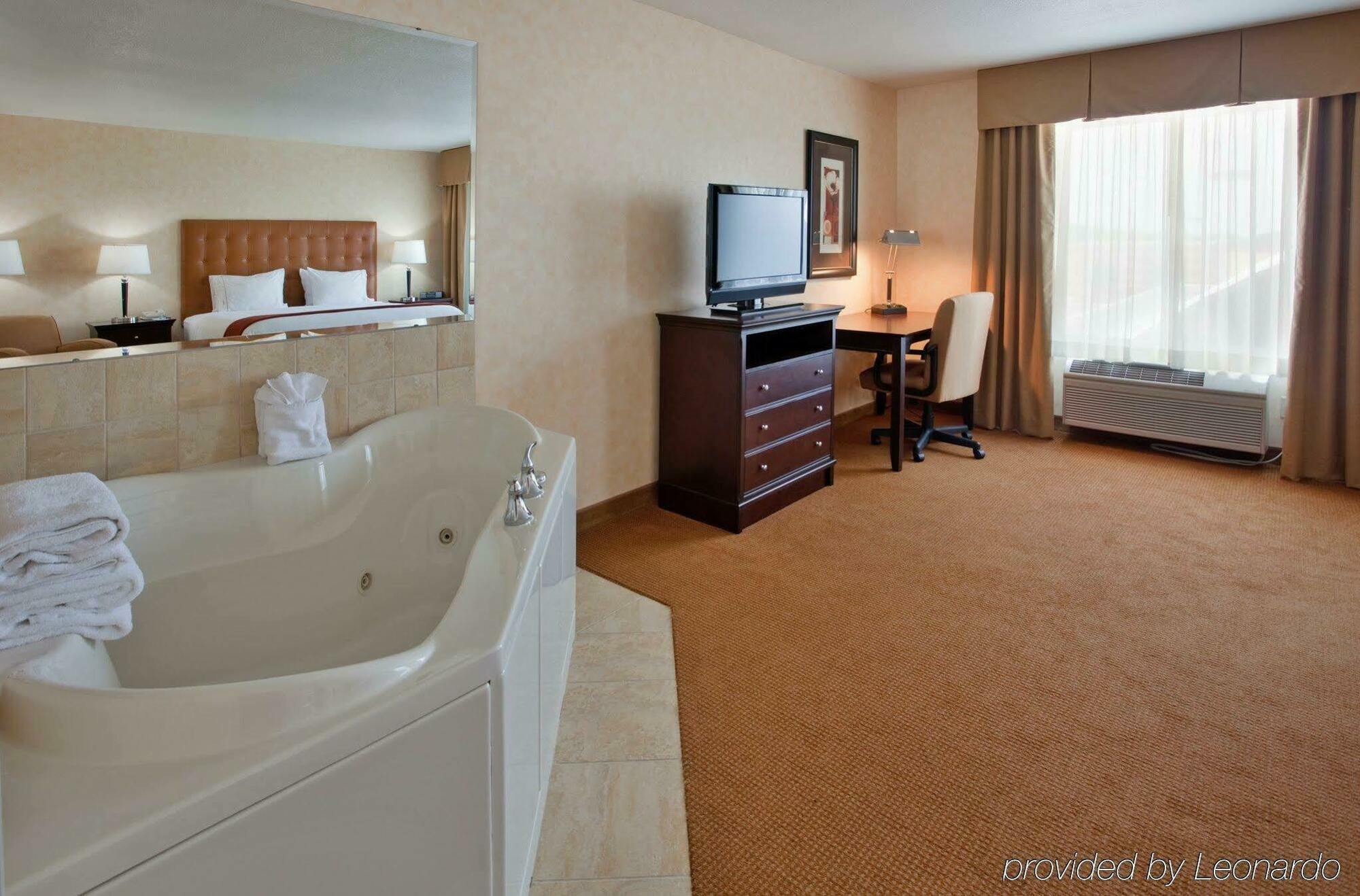 Holiday Inn Express Lawrence By Ihg Eksteriør bilde